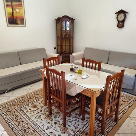 Artur'S Apartment 2 Gjirokastër Dış mekan fotoğraf