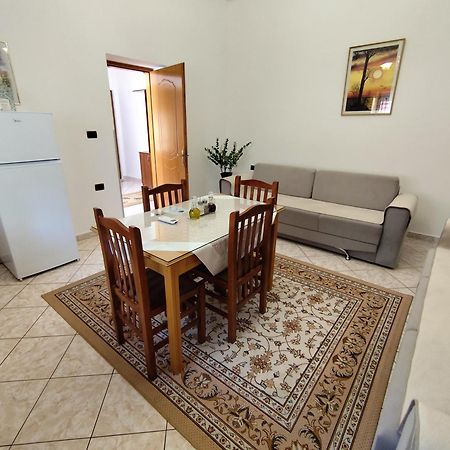 Artur'S Apartment 2 Gjirokastër Dış mekan fotoğraf
