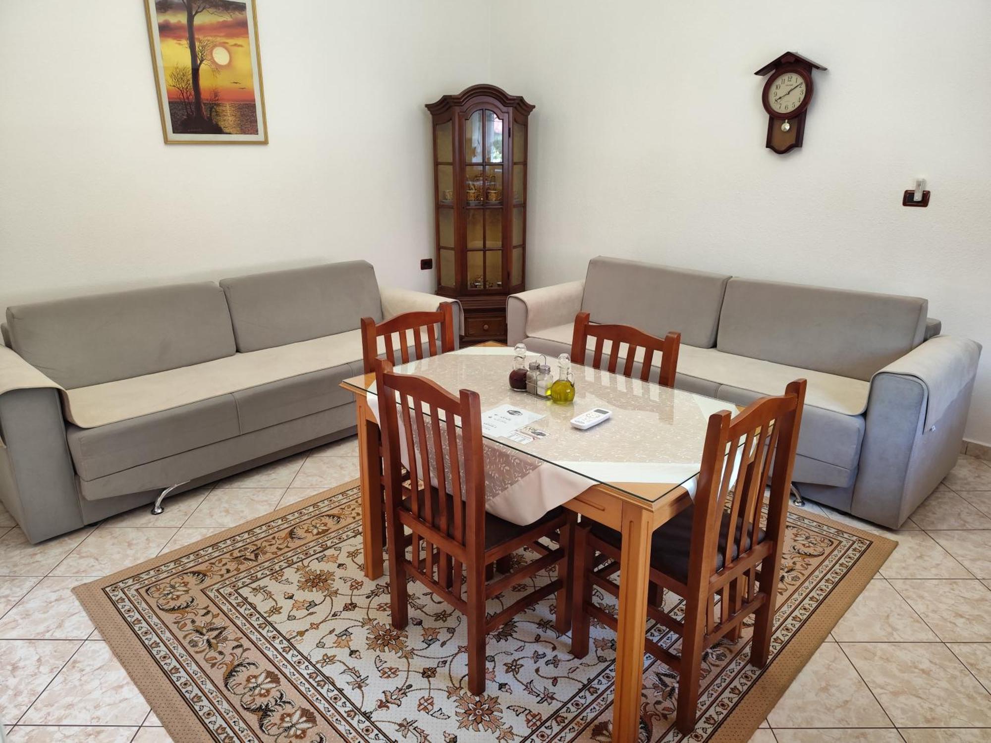 Artur'S Apartment 2 Gjirokastër Dış mekan fotoğraf